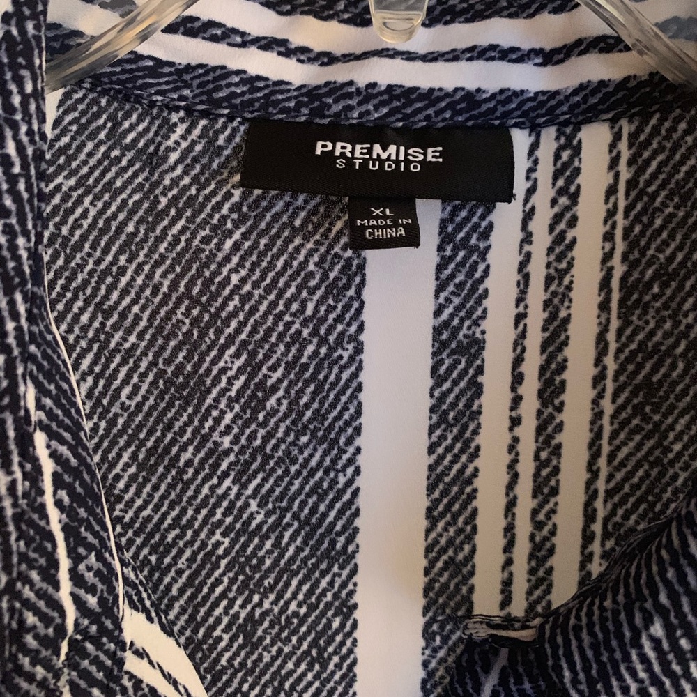 Button down blouse - Picture 3 of 3